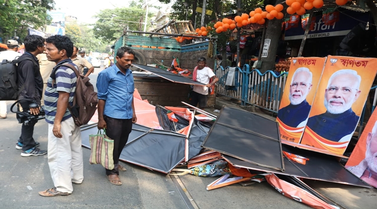 উপড়ে ফেলা হল পোস্টার। ছবি- শশী ঘোষ